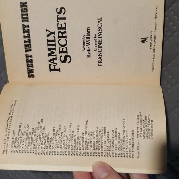 SVH #45 Family Secrets *Vintage* - Picture 5 of 6